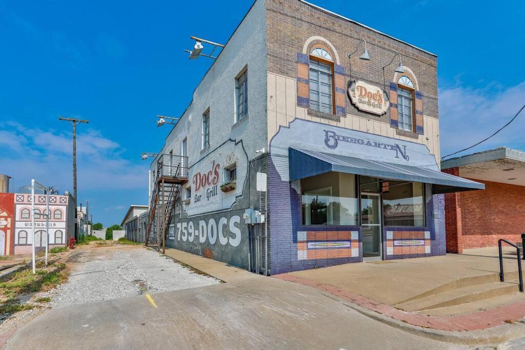 The Loft At 113 - Gateway To The North Texas Hill Country Apartamento Muenster Exterior foto